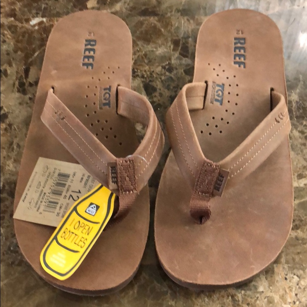 Never worn men’s Reef flip-flops